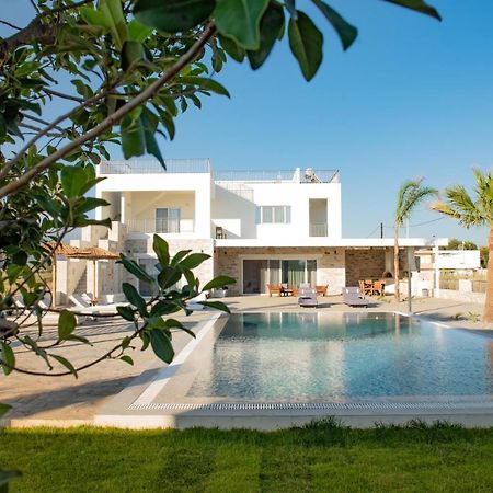 Villa Pnoe Seaside Каламаки Екстериор снимка