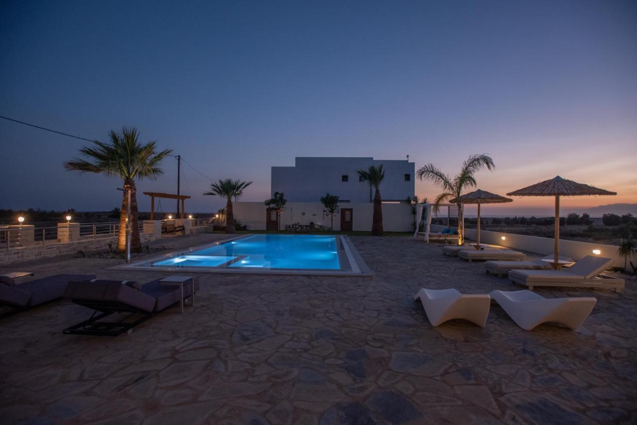 Villa Pnoe Seaside Каламаки Екстериор снимка