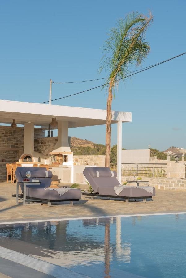 Villa Pnoe Seaside Каламаки Екстериор снимка