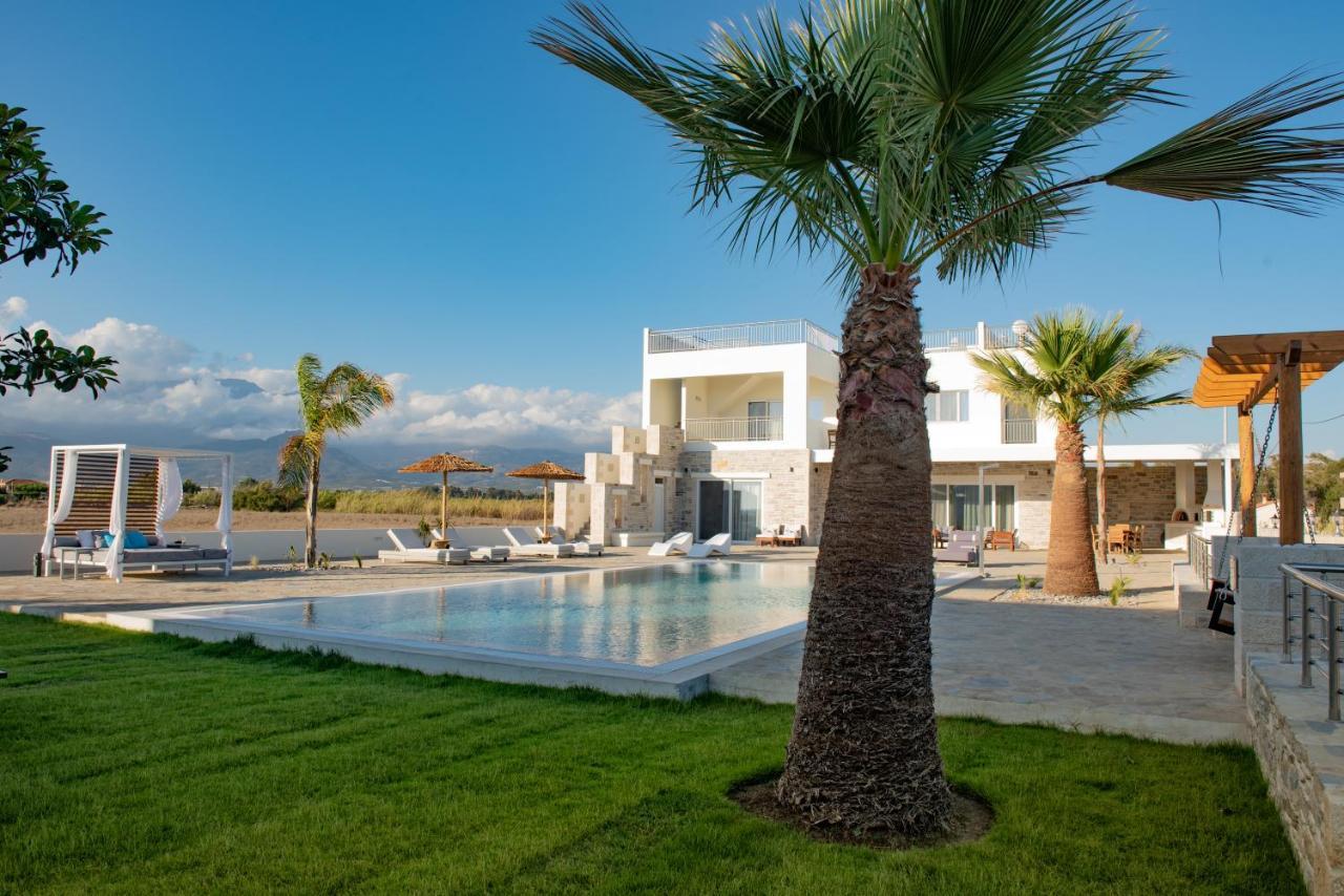 Villa Pnoe Seaside Каламаки Екстериор снимка
