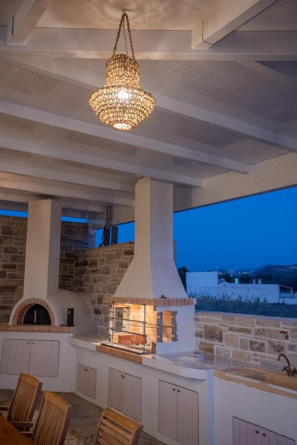 Villa Pnoe Seaside Каламаки Екстериор снимка