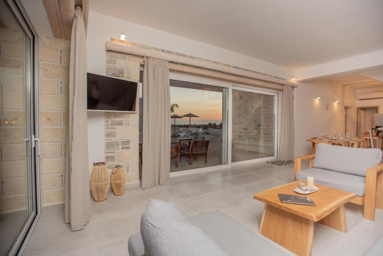 Villa Pnoe Seaside Каламаки Екстериор снимка