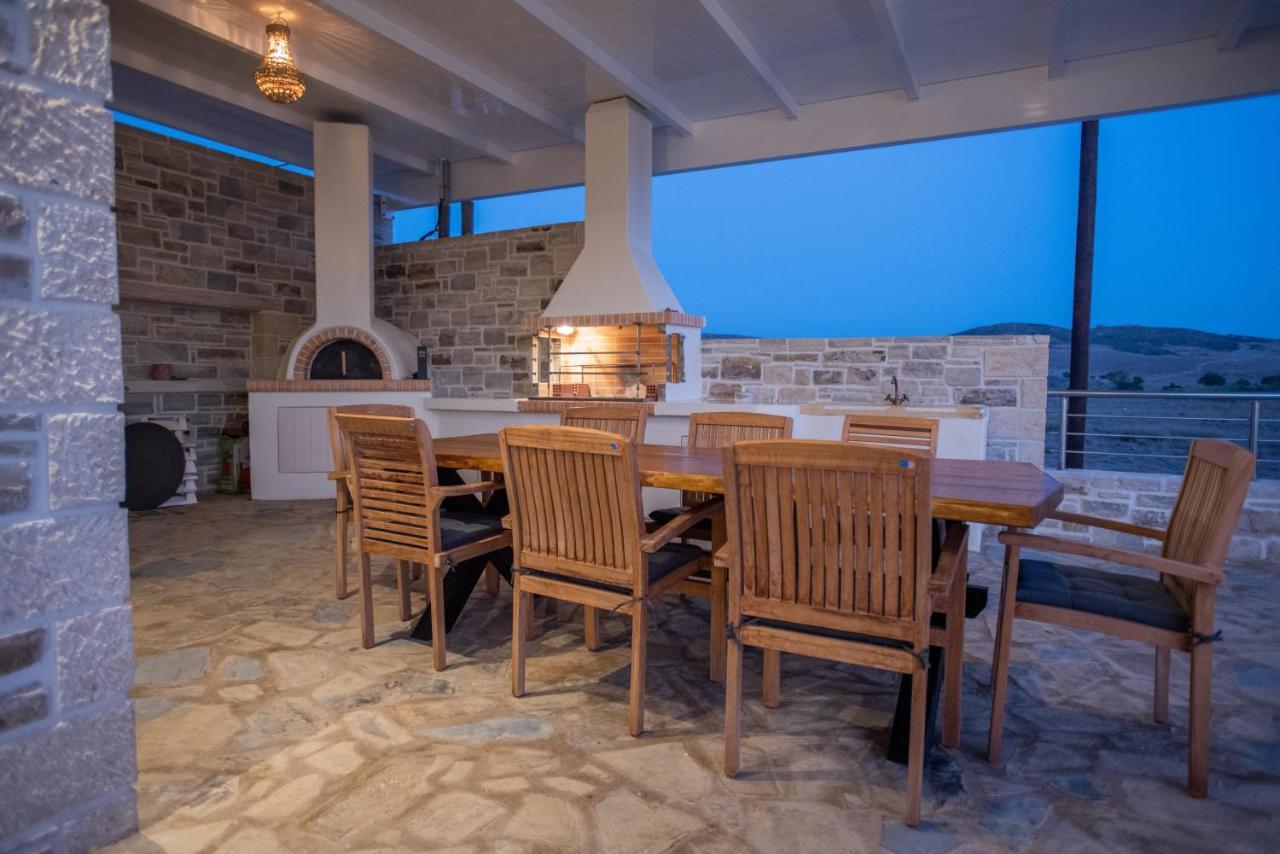 Villa Pnoe Seaside Каламаки Екстериор снимка