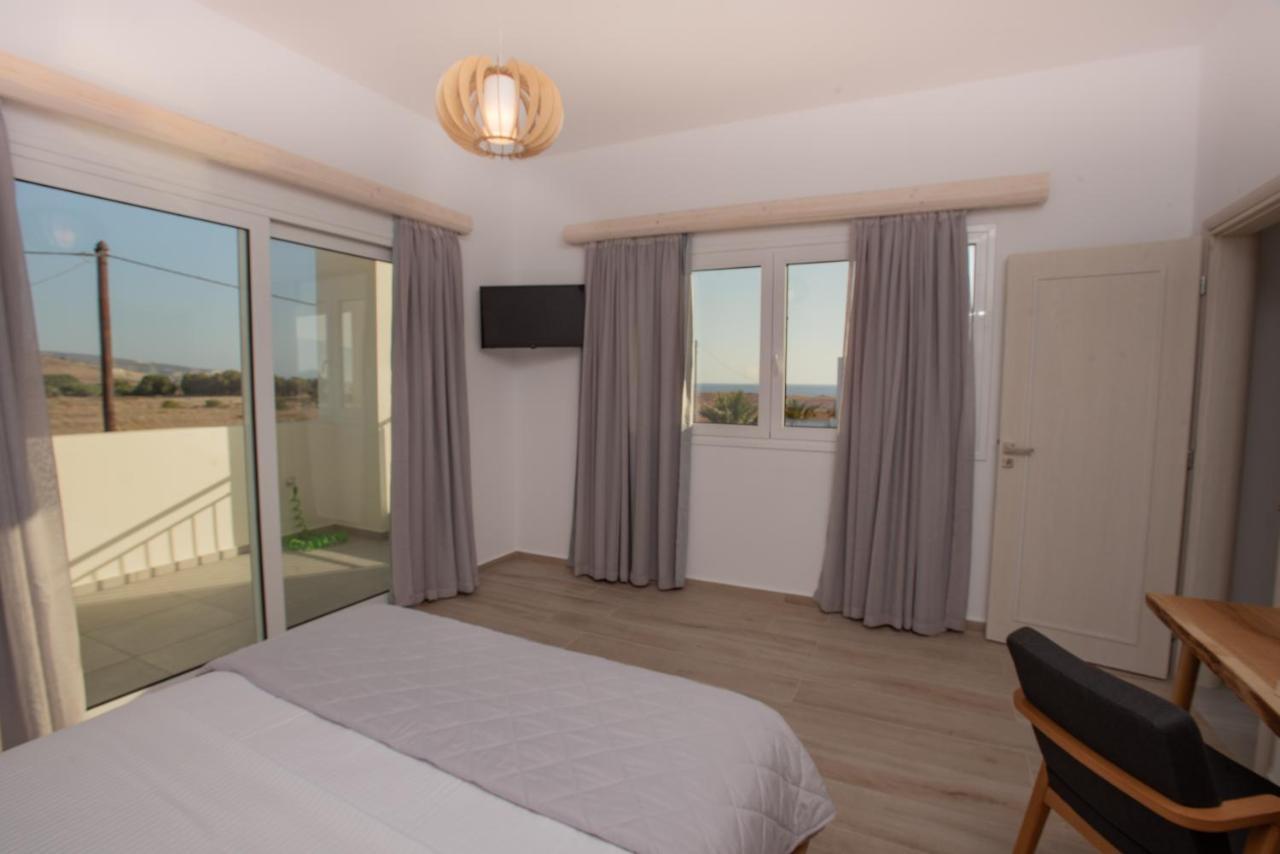 Villa Pnoe Seaside Каламаки Екстериор снимка