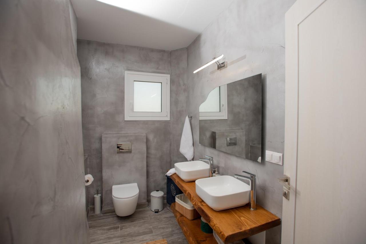 Villa Pnoe Seaside Каламаки Екстериор снимка