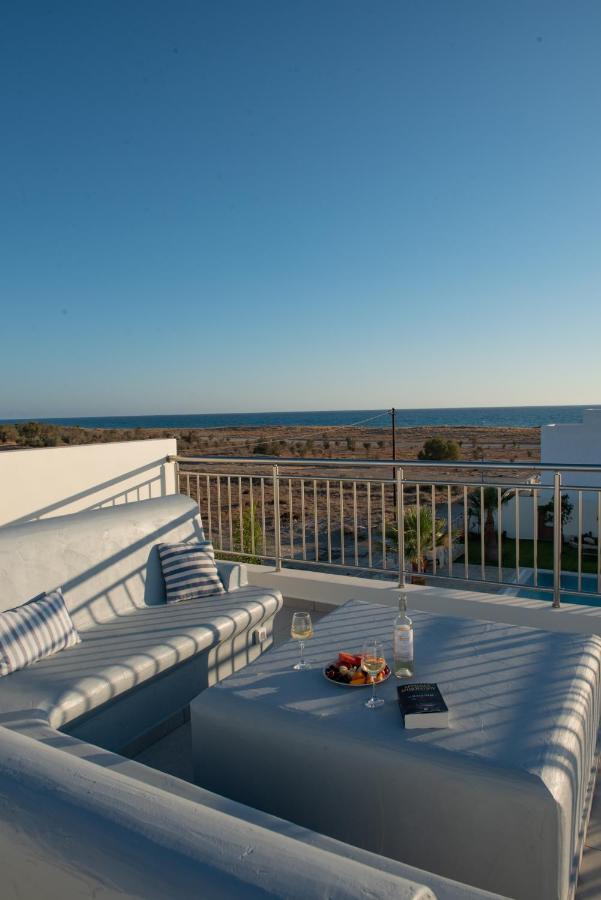 Villa Pnoe Seaside Каламаки Екстериор снимка