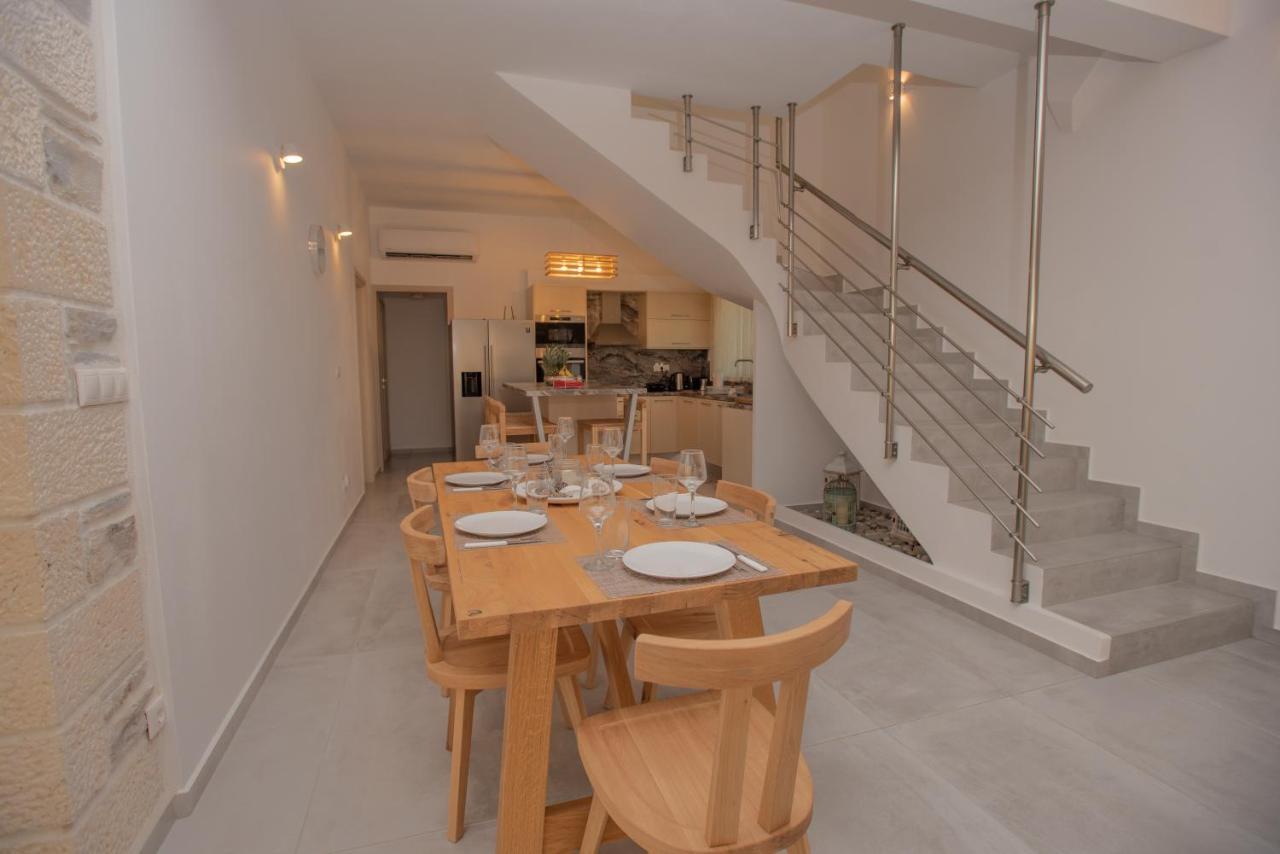 Villa Pnoe Seaside Каламаки Екстериор снимка