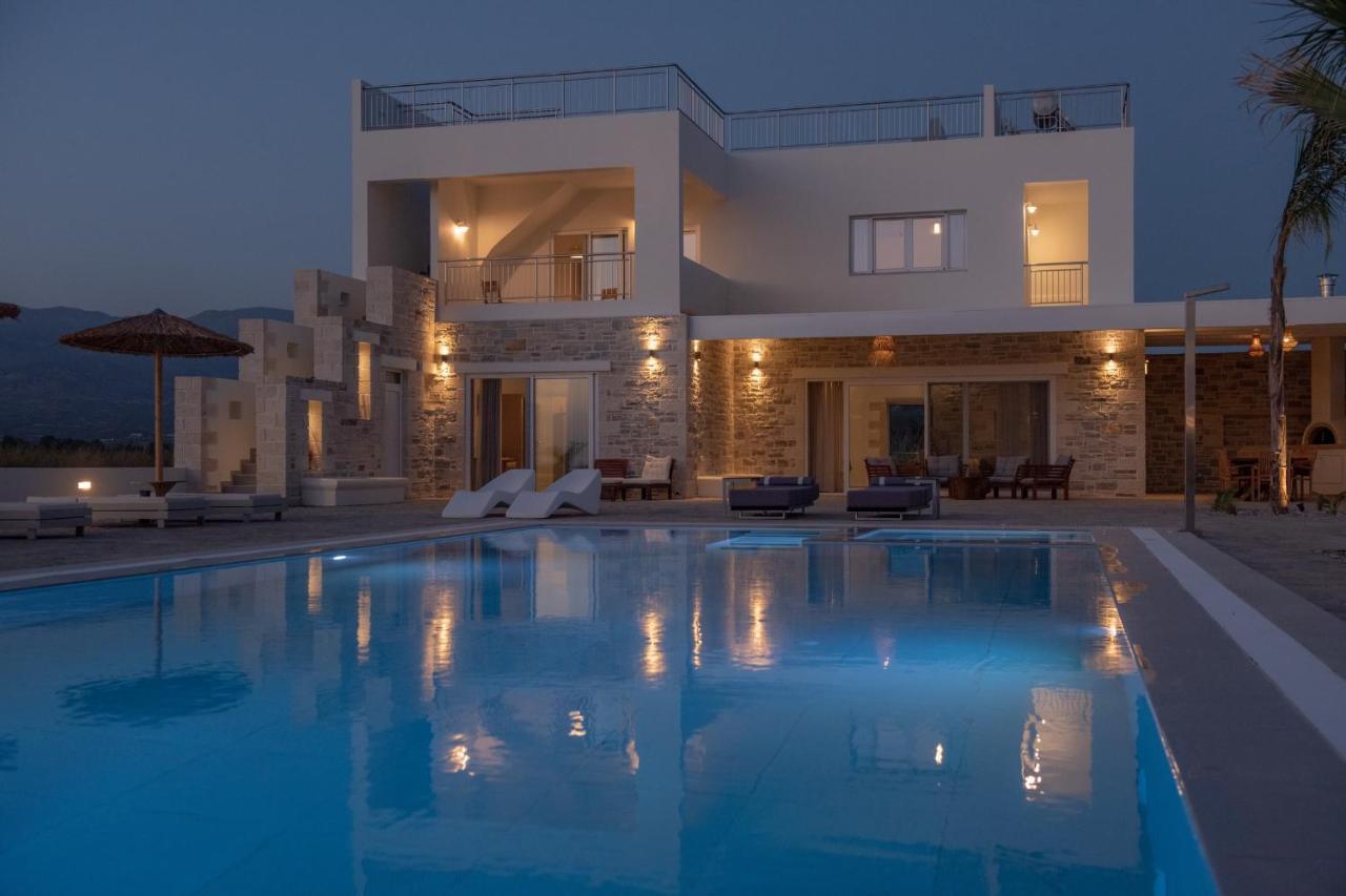Villa Pnoe Seaside Каламаки Екстериор снимка