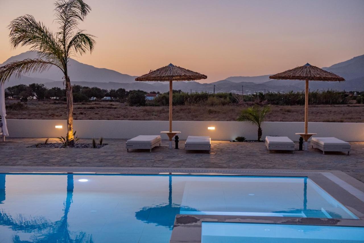 Villa Pnoe Seaside Каламаки Екстериор снимка