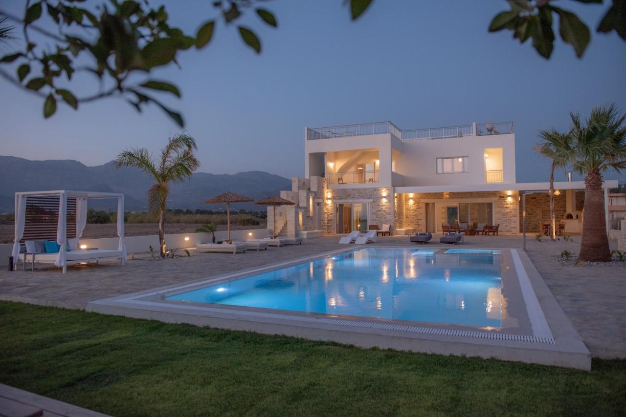 Villa Pnoe Seaside Каламаки Екстериор снимка