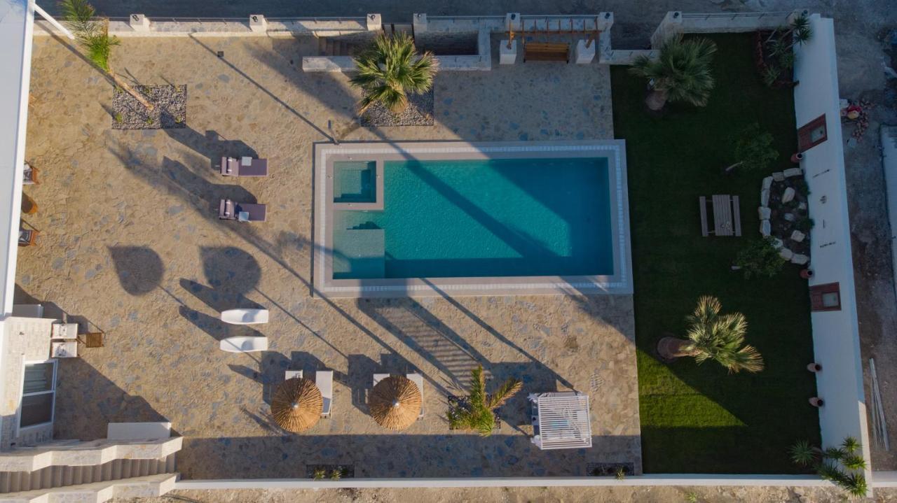 Villa Pnoe Seaside Каламаки Екстериор снимка