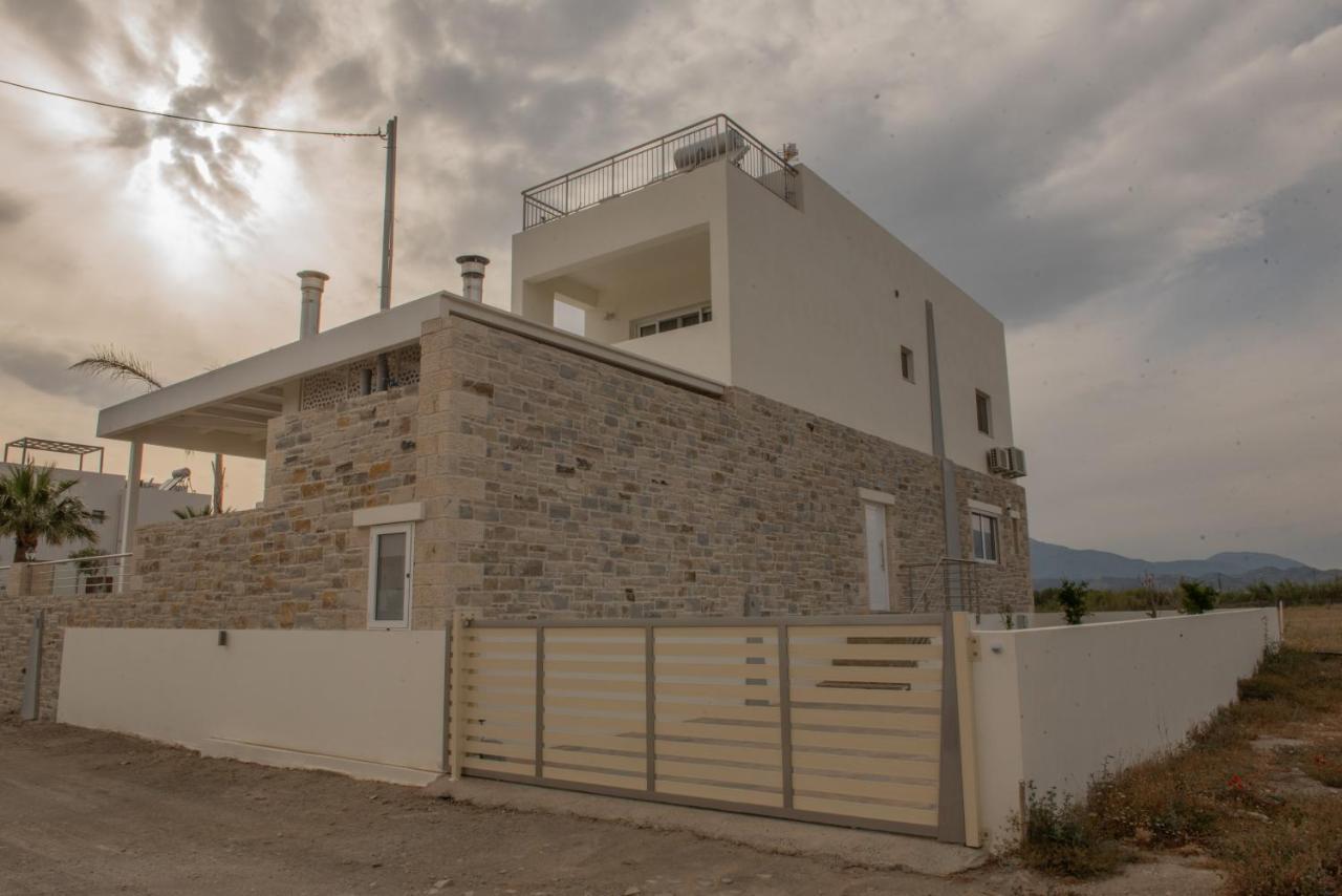 Villa Pnoe Seaside Каламаки Екстериор снимка