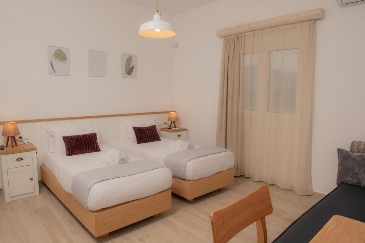 Villa Pnoe Seaside Каламаки Екстериор снимка