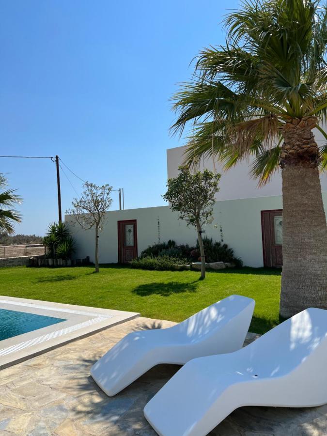 Villa Pnoe Seaside Каламаки Екстериор снимка