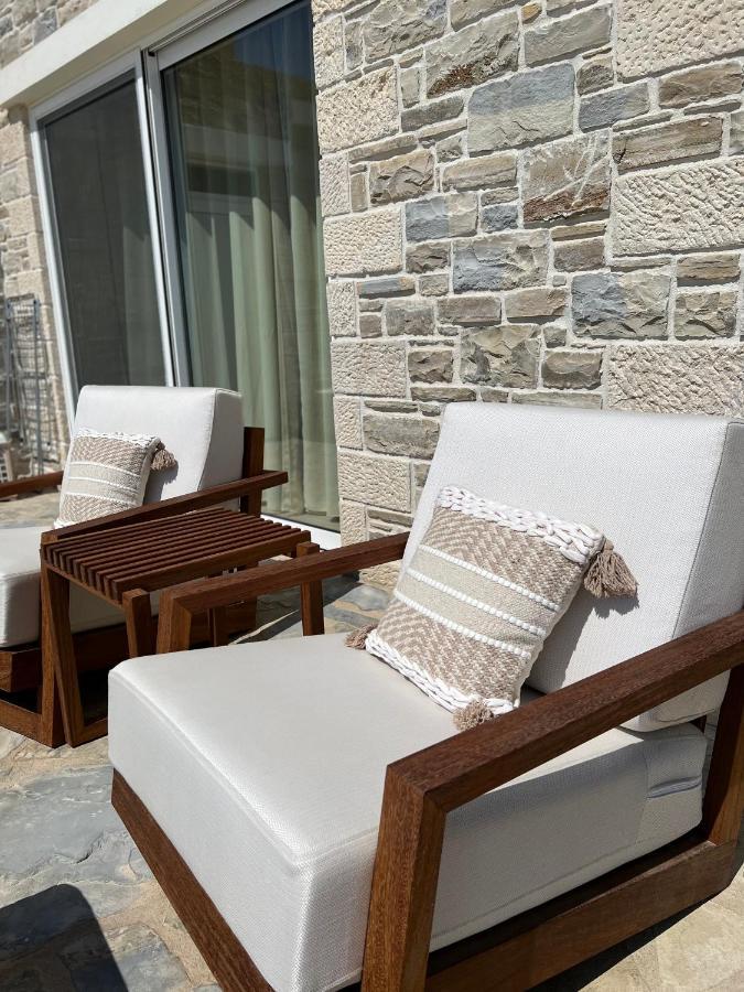 Villa Pnoe Seaside Каламаки Екстериор снимка